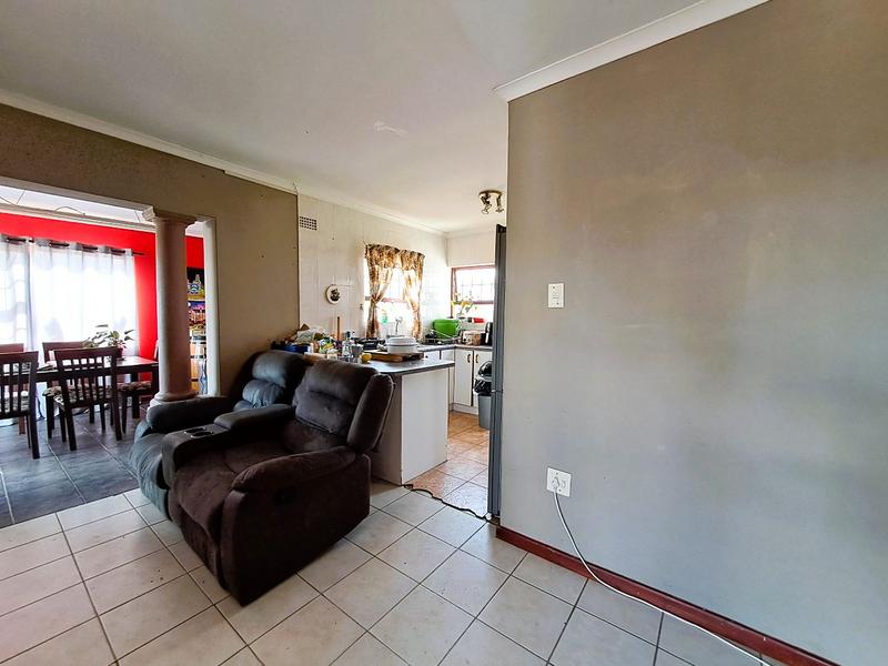 4 Bedroom Property for Sale in Protea Village Western Cape